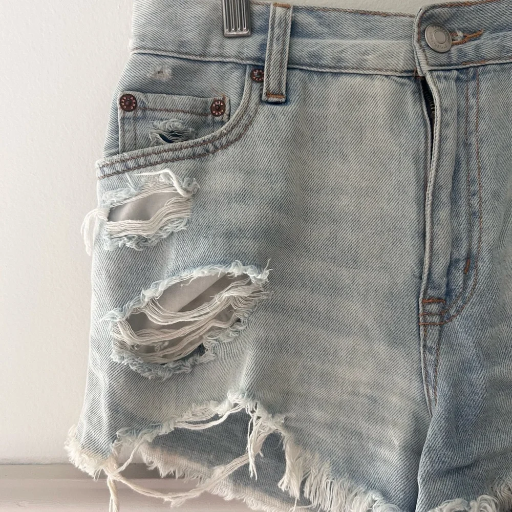 Aeropostale Women’s Size 4 Vintage High-Rise Jean Shorts Distressed Light Wash